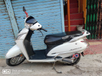 Pearl Amazing White Honda Activa 125