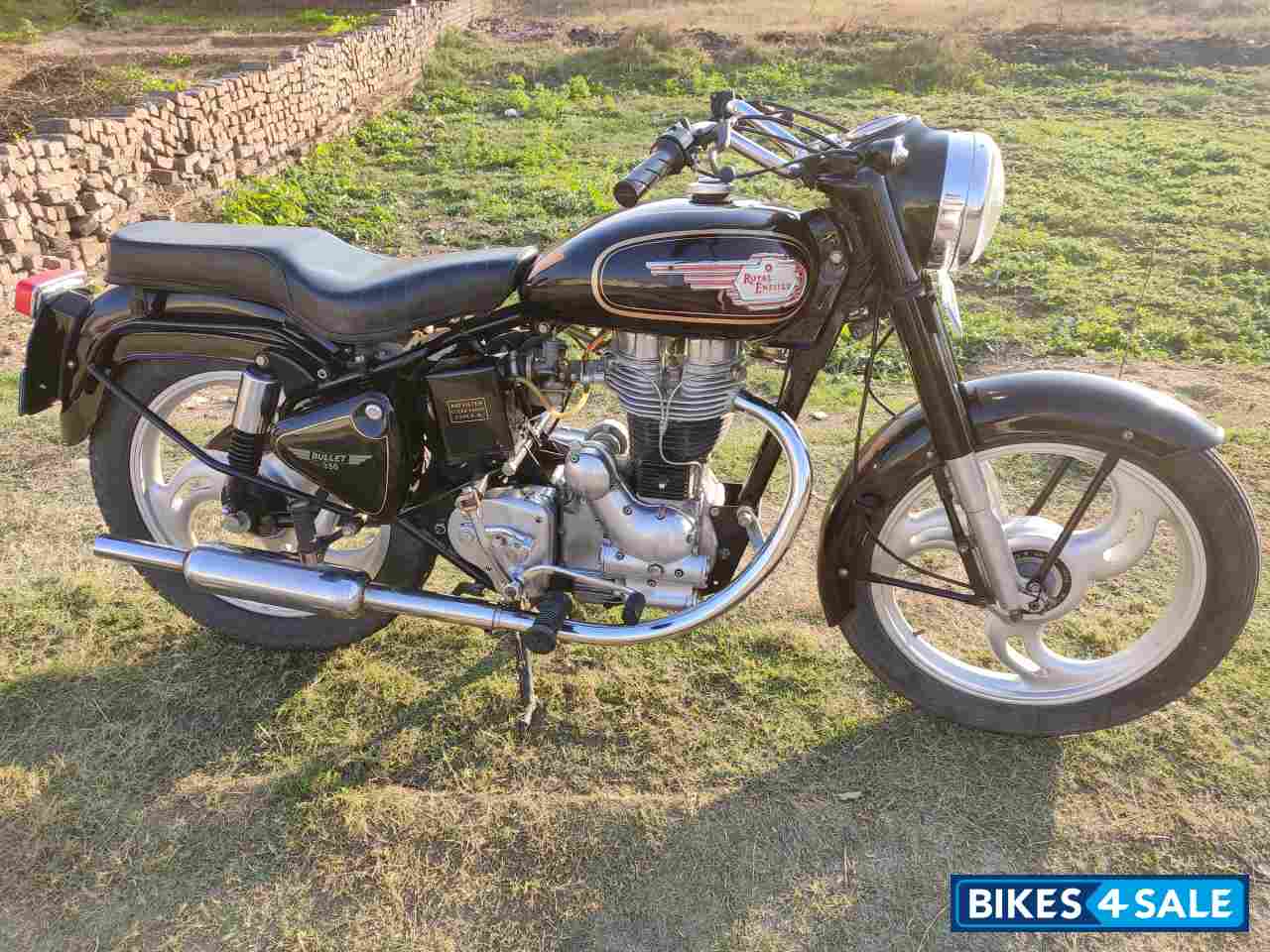 Black Royal Enfield Bullet Standard 350