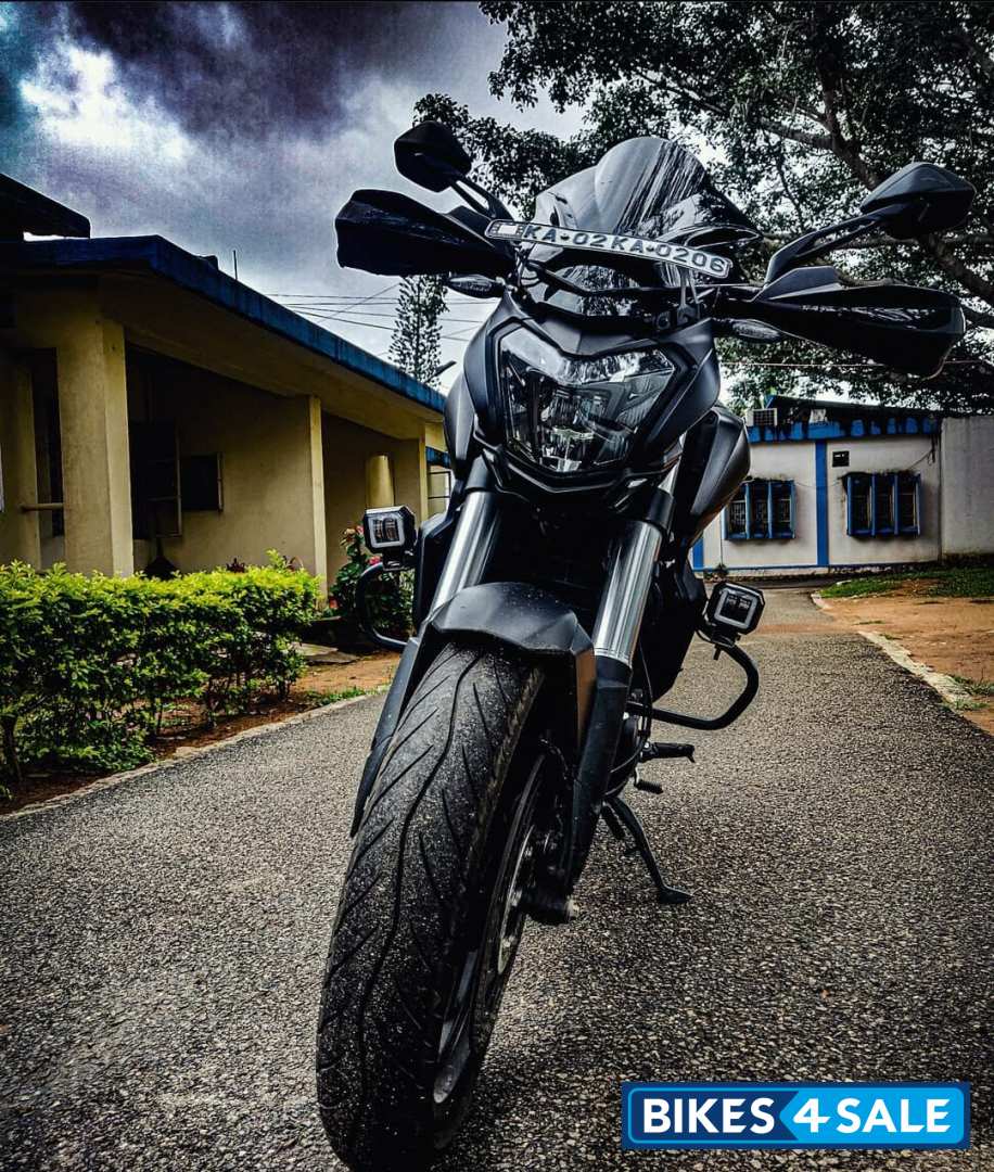 Black Bajaj Dominar 400 ABS BS6