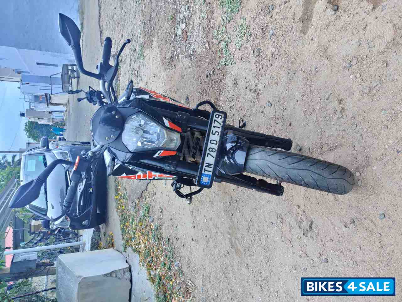Black KTM Duke 200