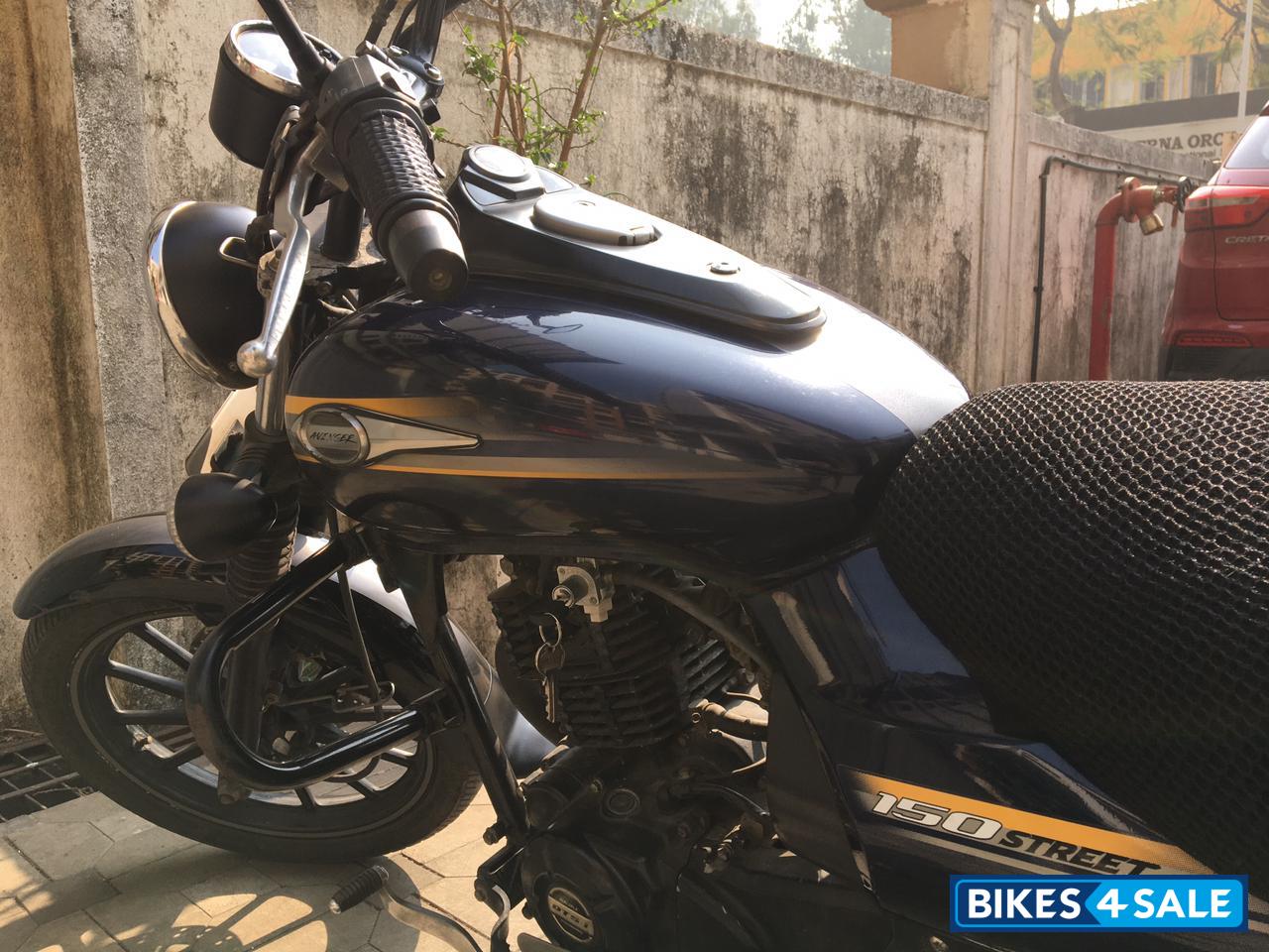 Blue Bajaj Avenger Street 150 Blue Bajaj Avenger Street 150