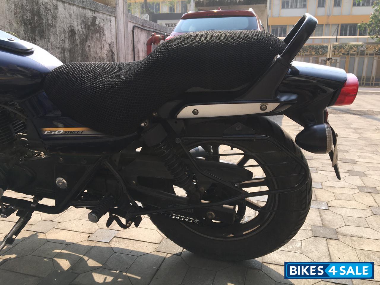 Blue Bajaj Avenger Street 150 Blue Bajaj Avenger Street 150