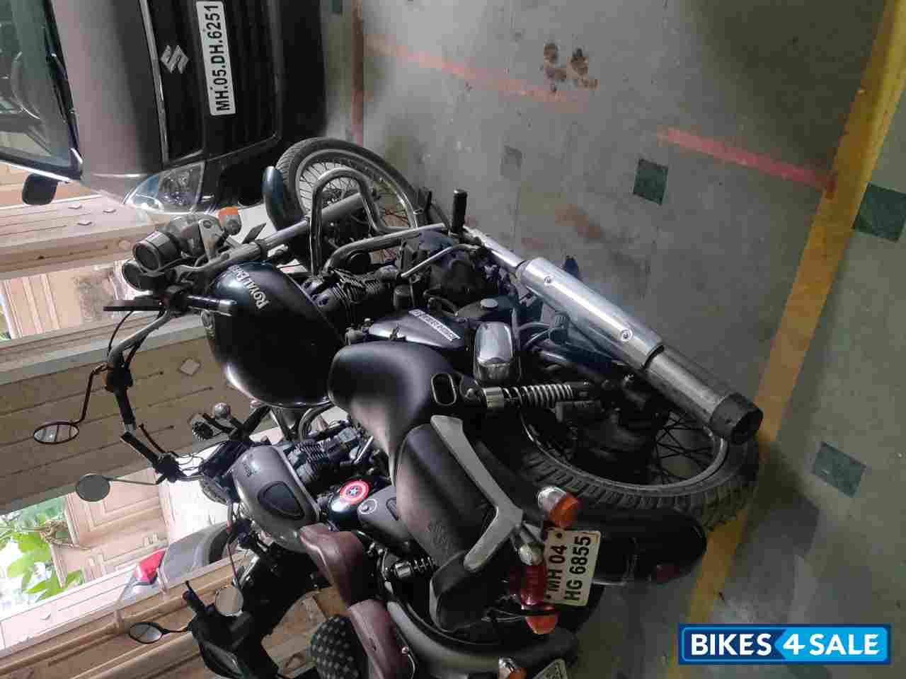 Black Royal Enfield Thunderbird 350