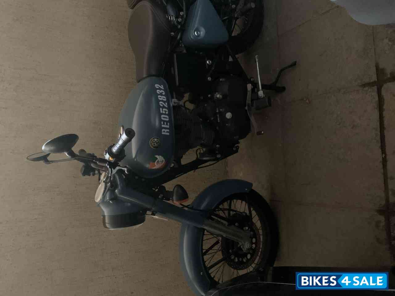 Royal Enfield Classic Squadron Blue