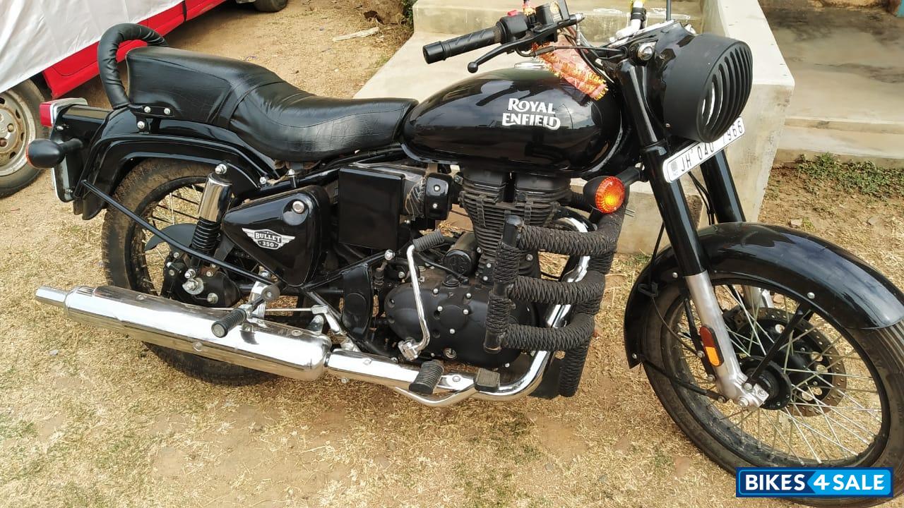 Black Royal Enfield Bullet 350 ES BS6