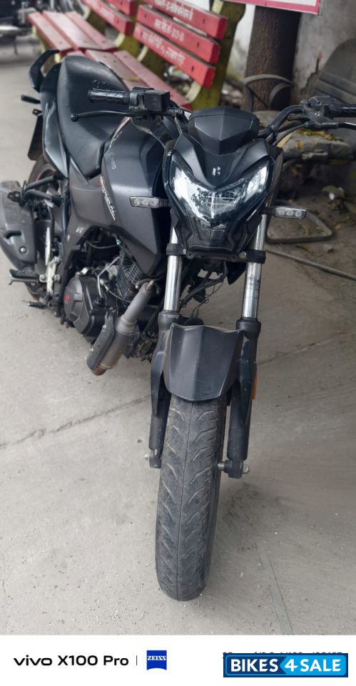 Stealth Black Hero Xtreme 160R 2022 Edition