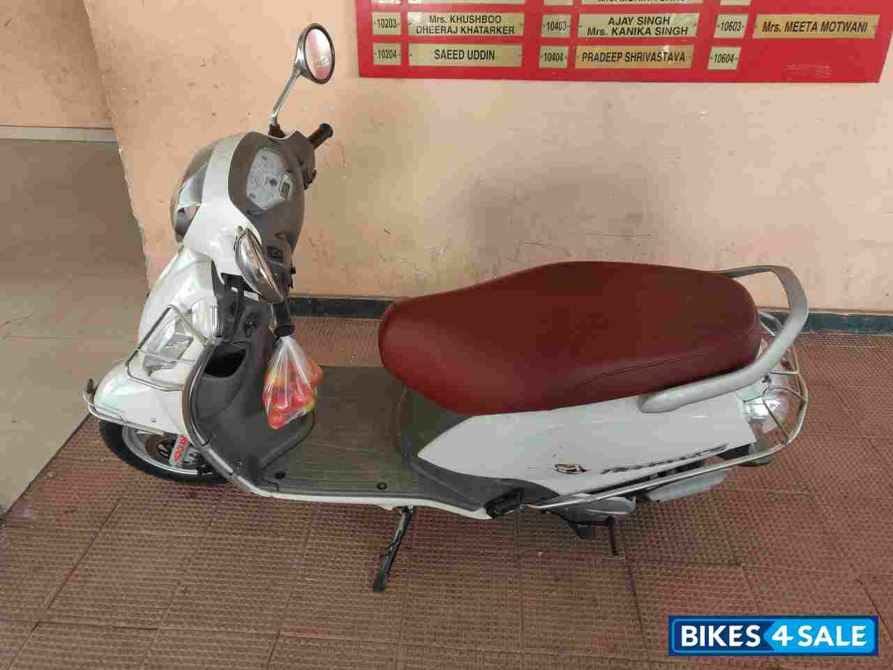 White Suzuki Access 125 Special Edition