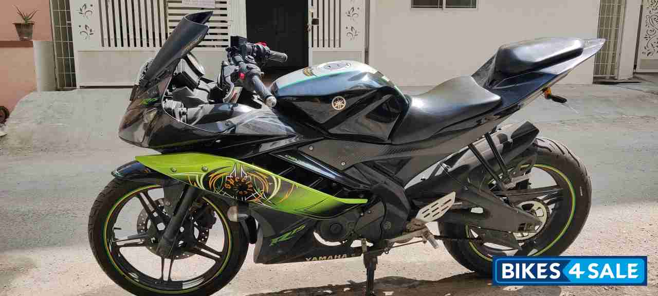 r15 v1 black green