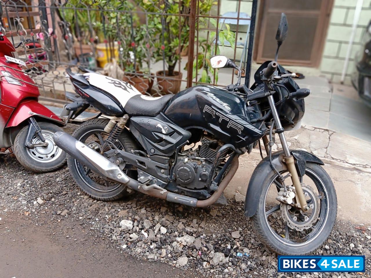 Black TVS Apache RTR 180