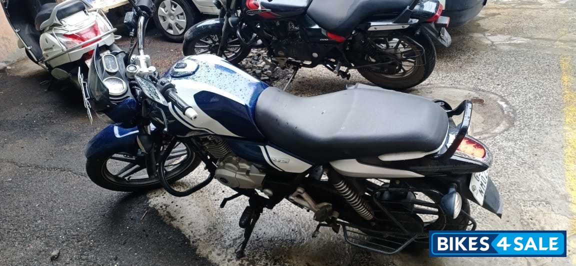 Bajaj V15