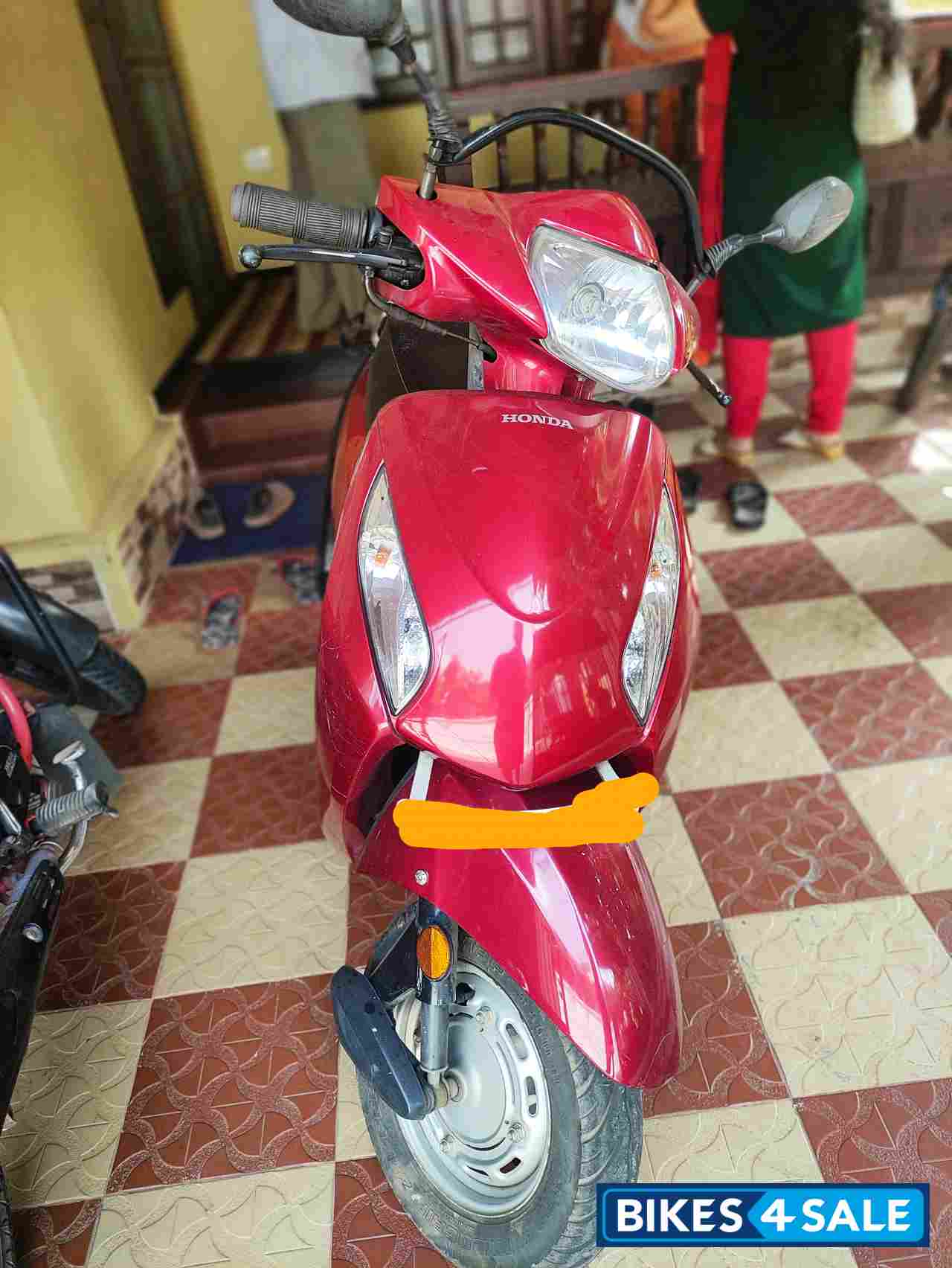 Red Honda Activa i