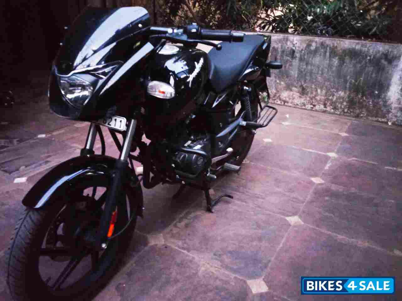 Black Bajaj Pulsar NS 125 Black Bajaj Pulsar NS 125