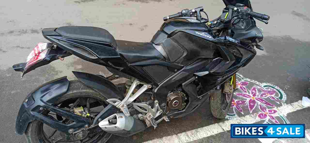 Bajaj Pulsar RS 200