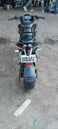 Black Bajaj Pulsar 200 NS