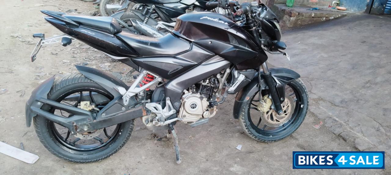 Black Bajaj Pulsar 200 NS