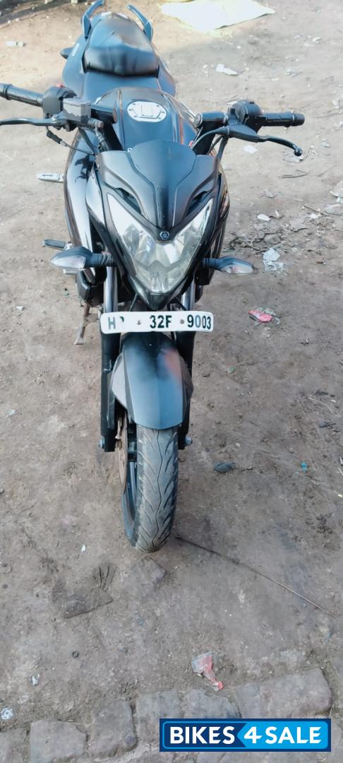 Black Bajaj Pulsar 200 NS