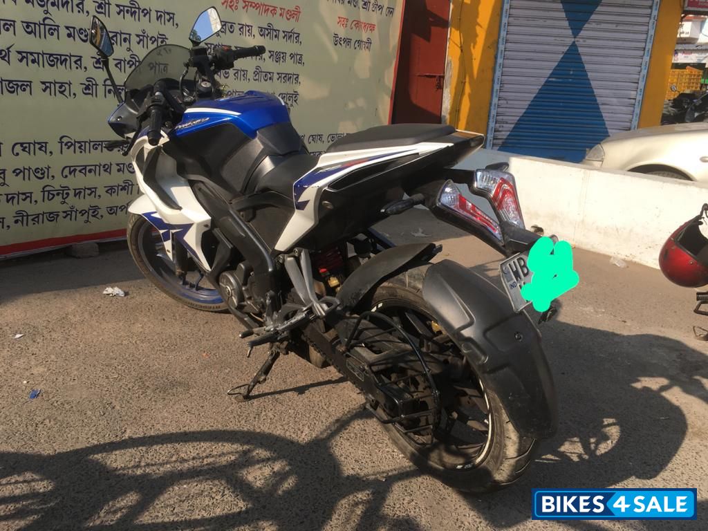 Bajaj Pulsar RS 200