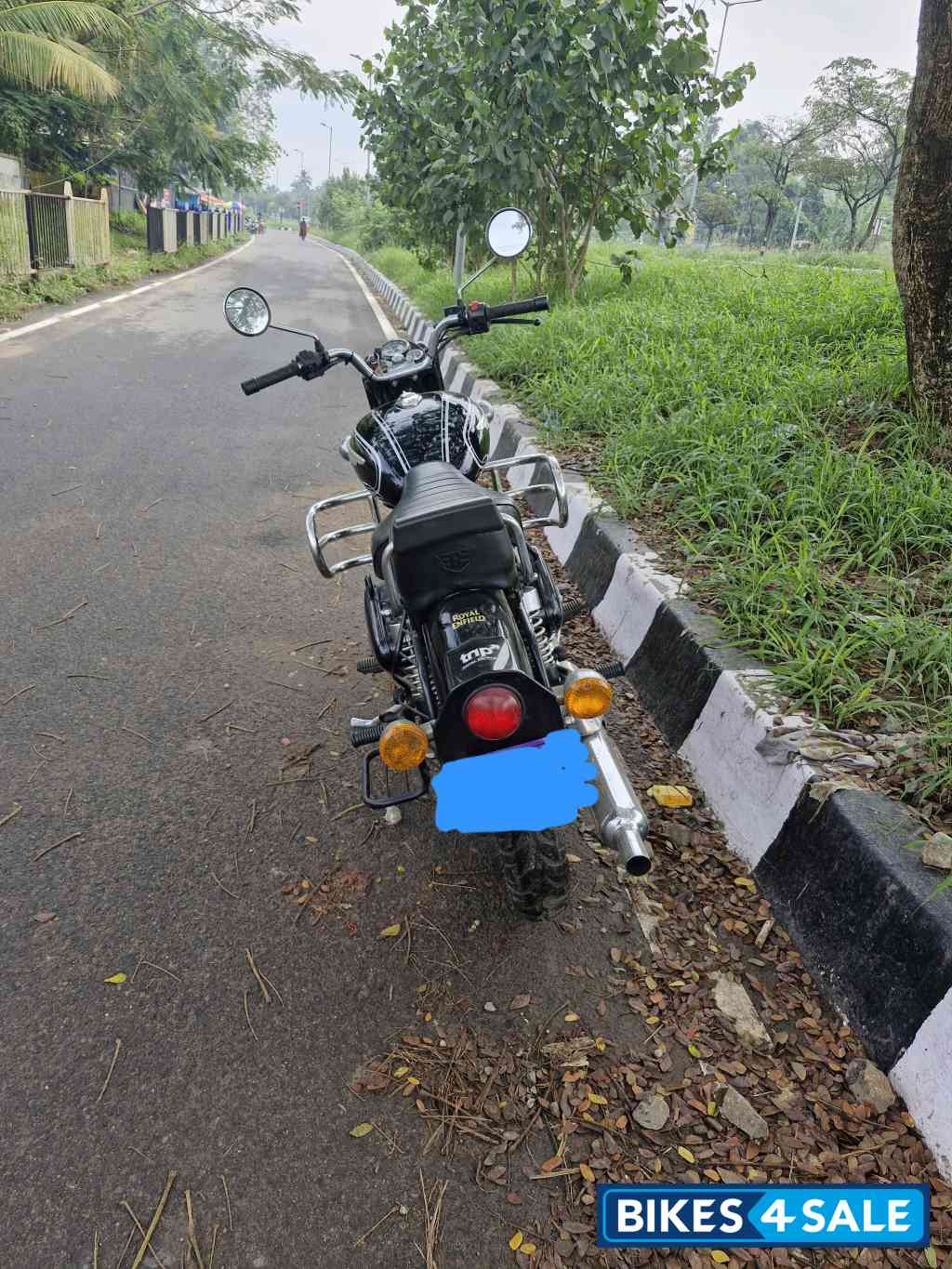 Black Royal Enfield Bullet Standard 500