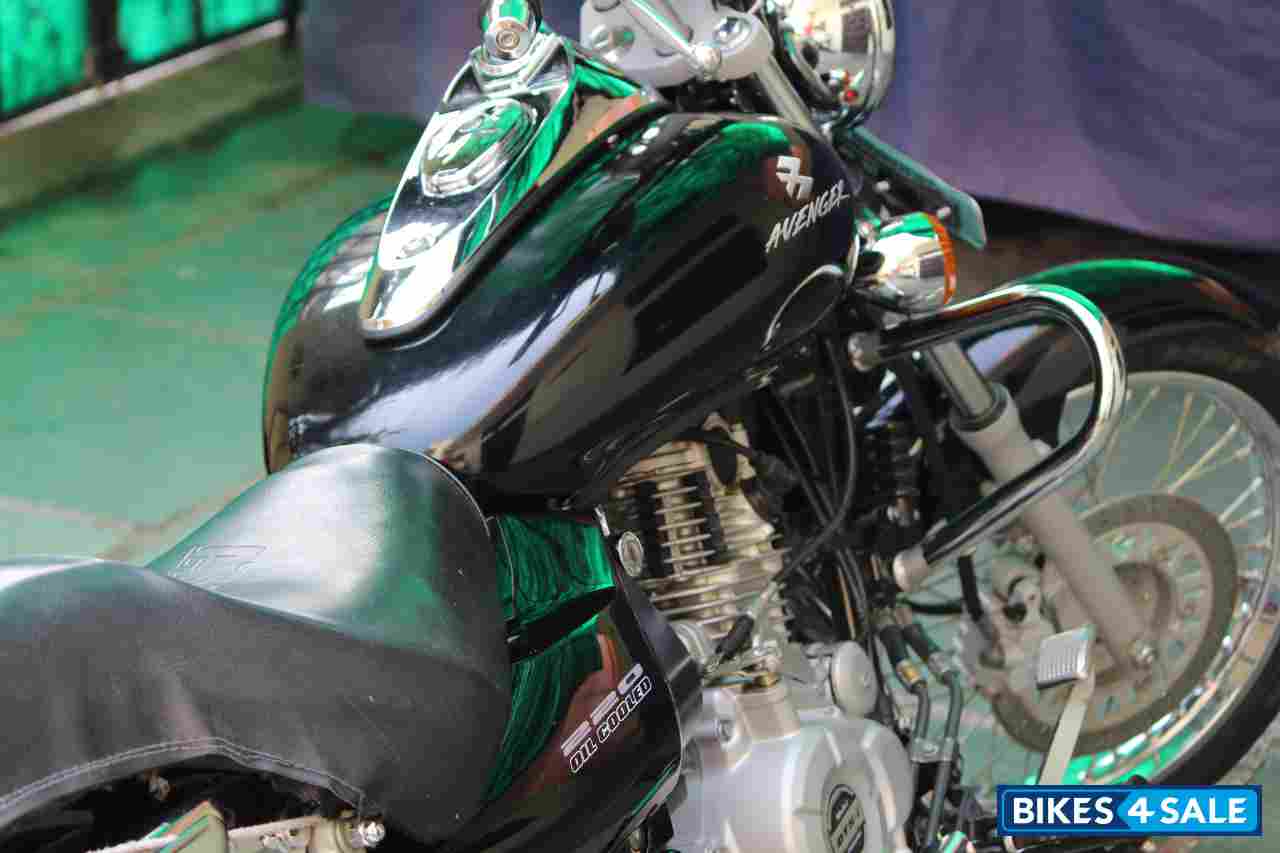 Bajaj Avenger 220 DTS-i