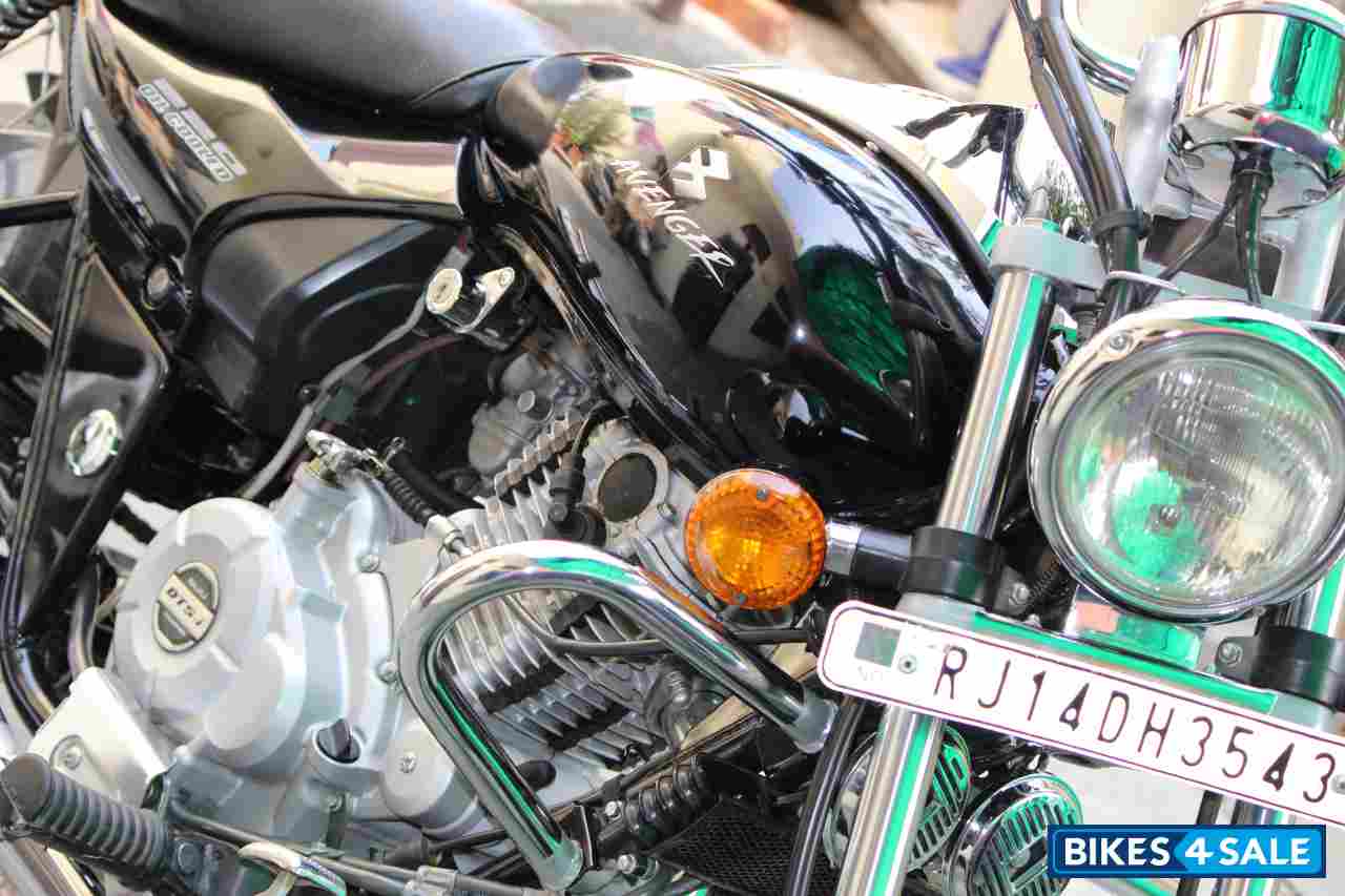 Bajaj Avenger 220 DTS-i Bajaj Avenger 220 DTS-i