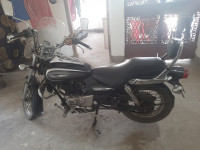Black Bajaj Avenger Cruise 220