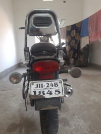 Black Bajaj Avenger Cruise 220