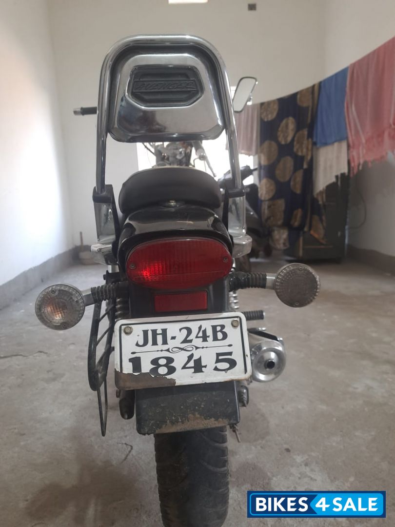 Black Bajaj Avenger Cruise 220