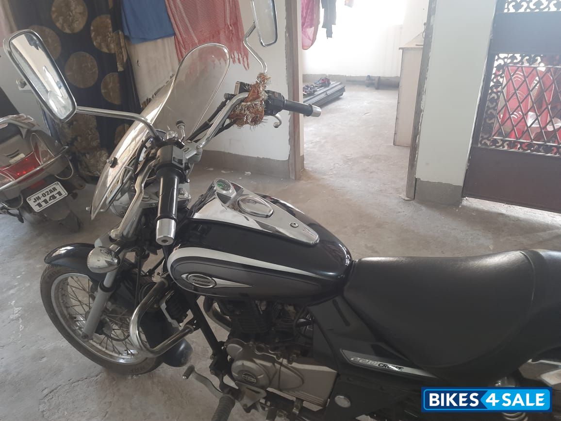 Black Bajaj Avenger Cruise 220