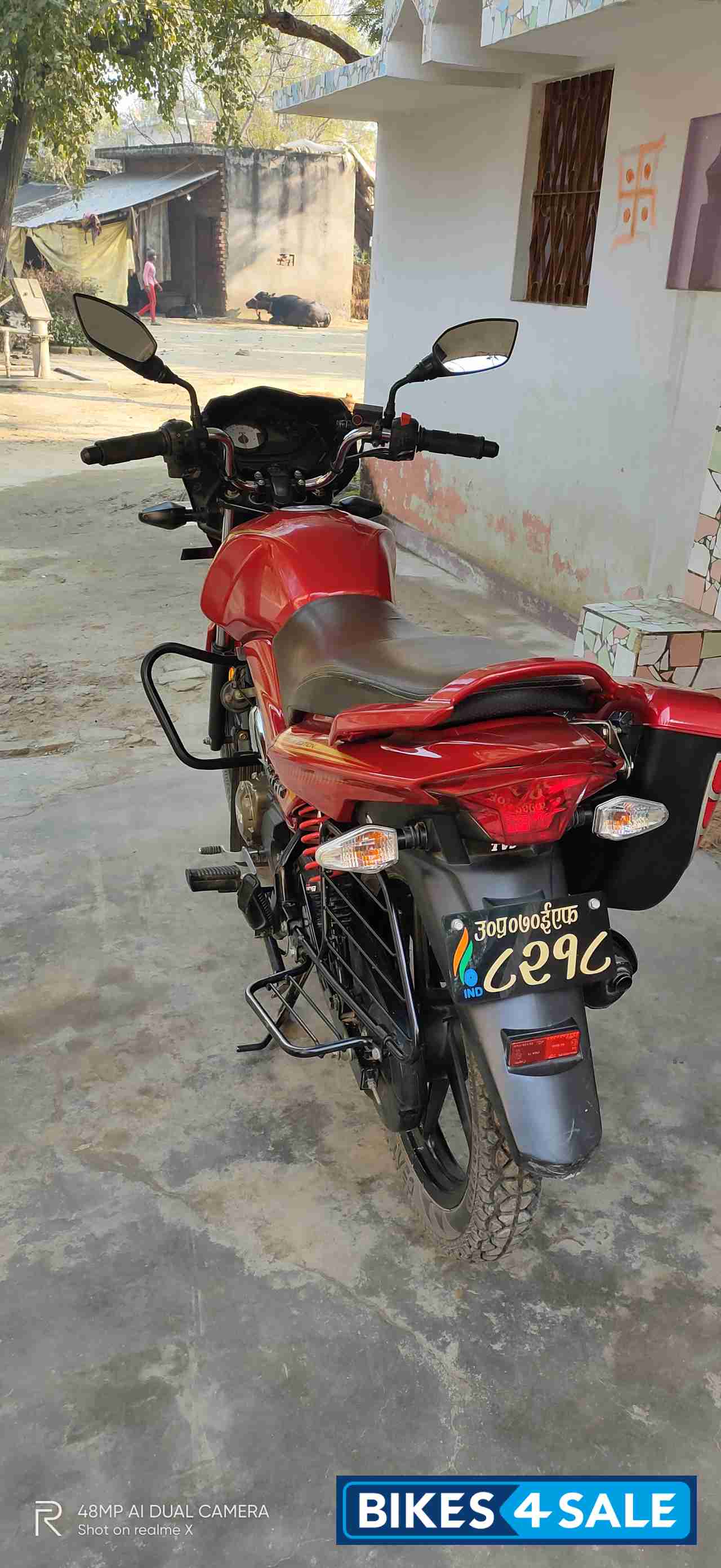 Red Gold TVS Victor Premium Edition