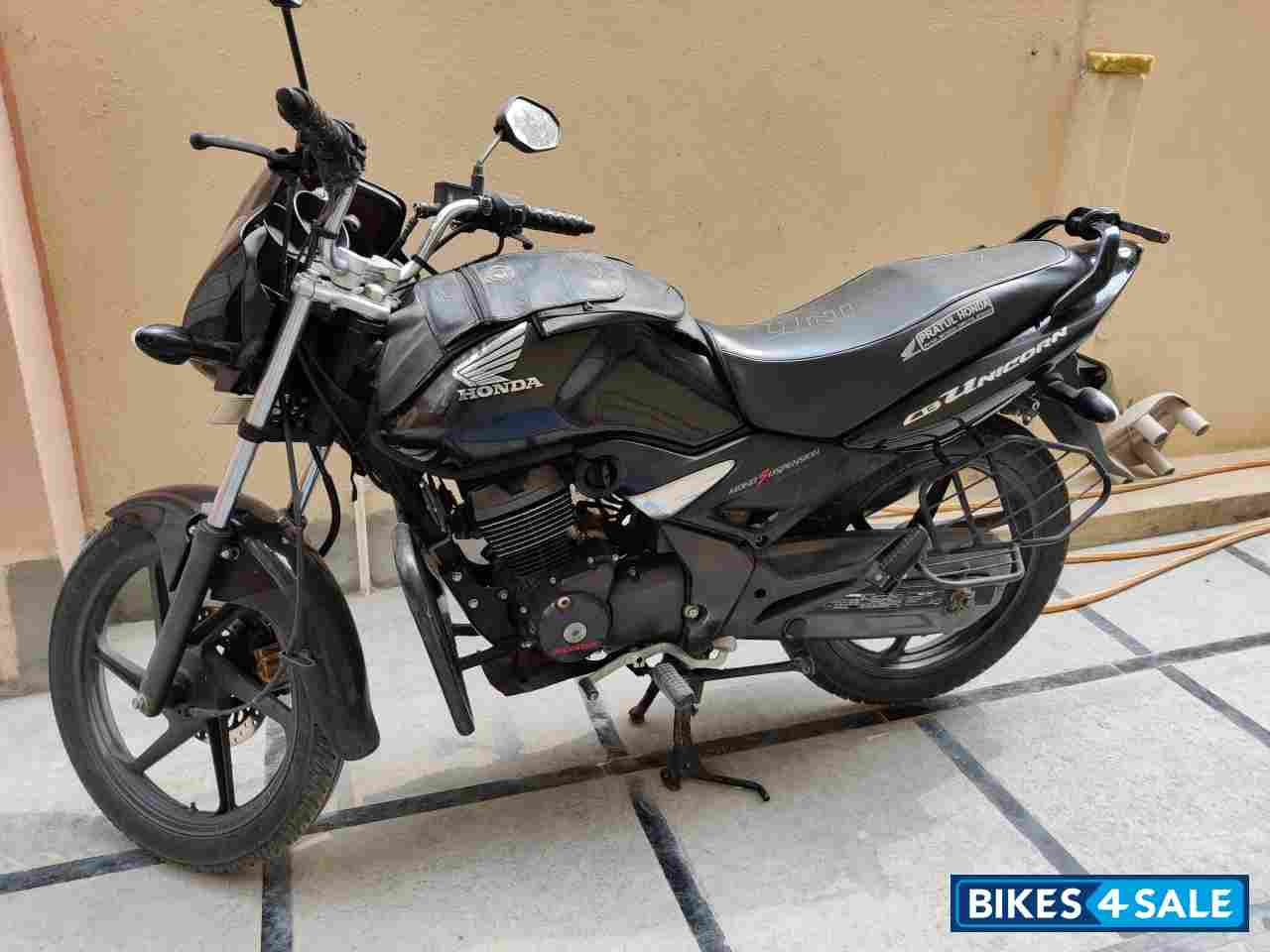 Black Honda CB Unicorn