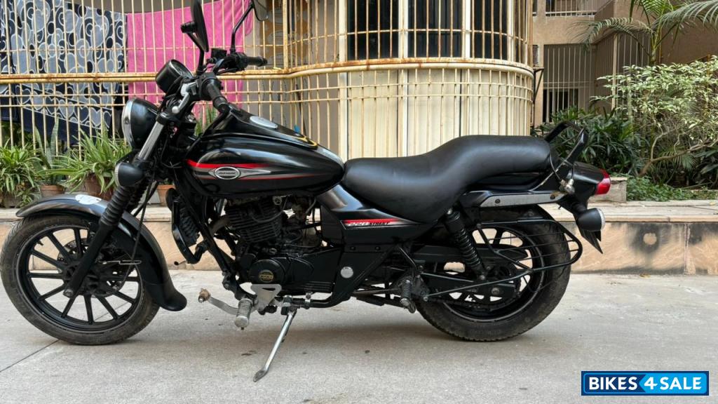 Black Bajaj Avenger Street 220 Black Bajaj Avenger Street 220
