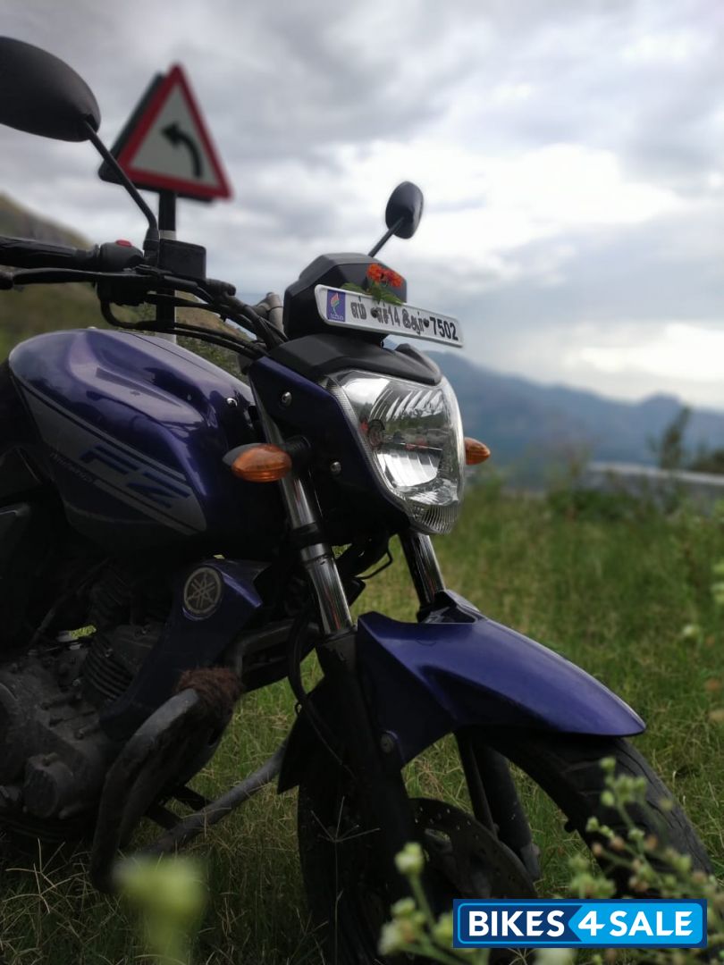 Blue Yamaha FZ16