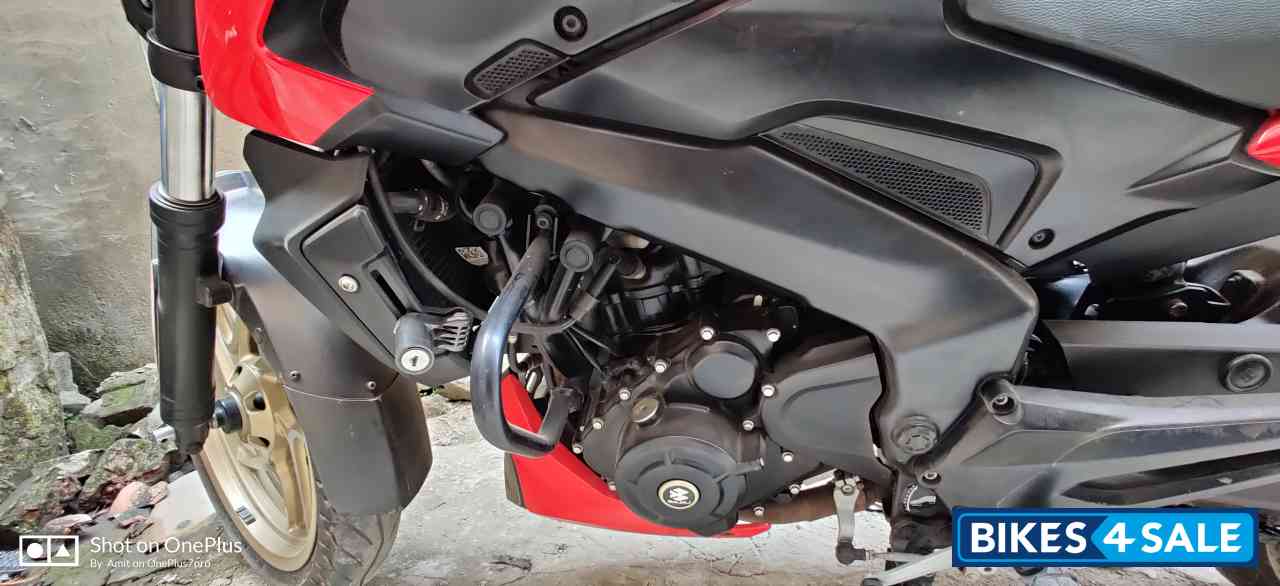 Red Bajaj Dominar 400 Disc