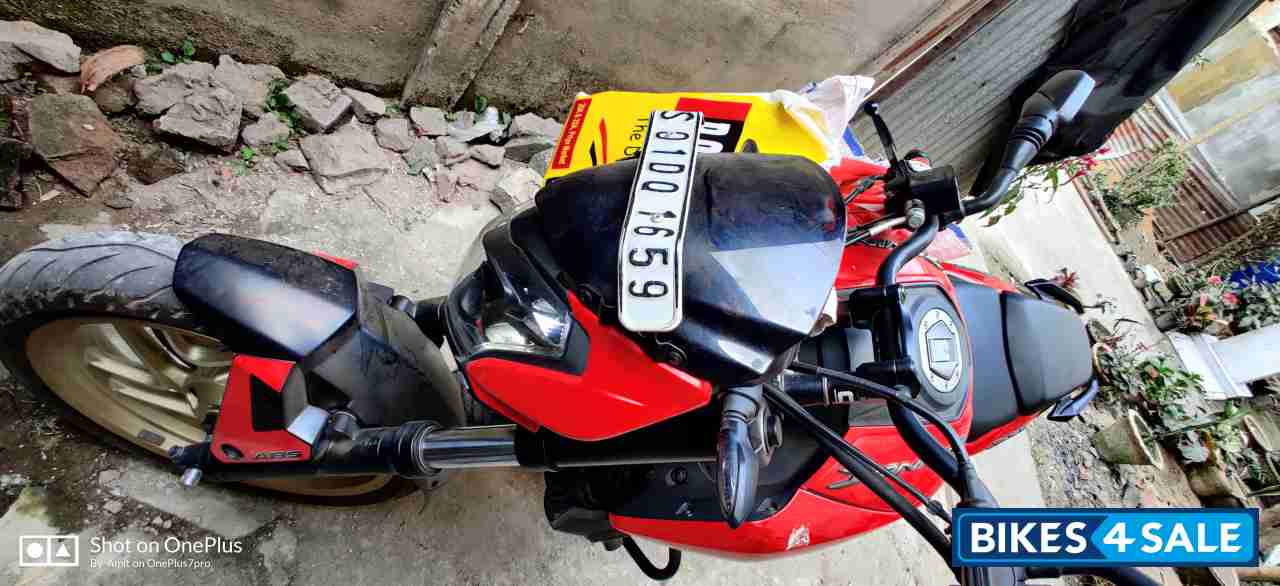 Red Bajaj Dominar 400 Disc