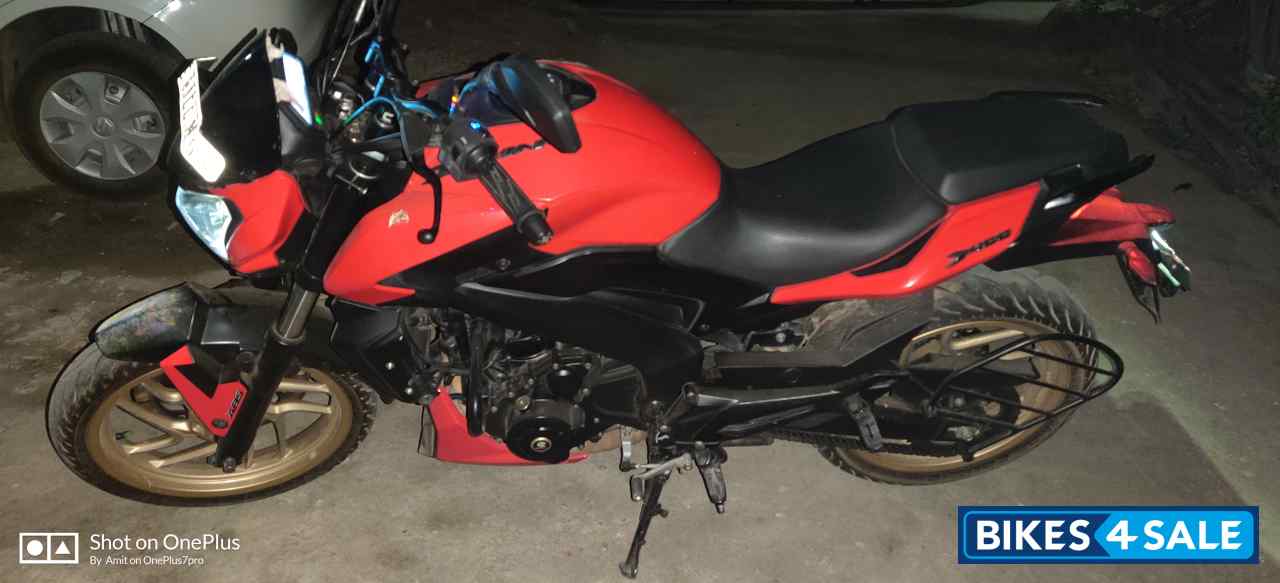 Red Bajaj Dominar 400 Disc