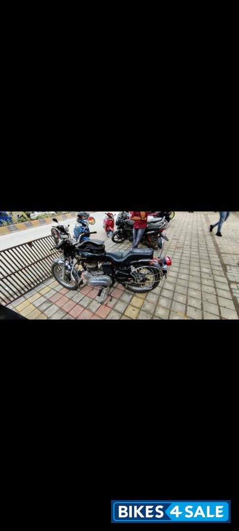 Black Royal Enfield Bullet Standard 350