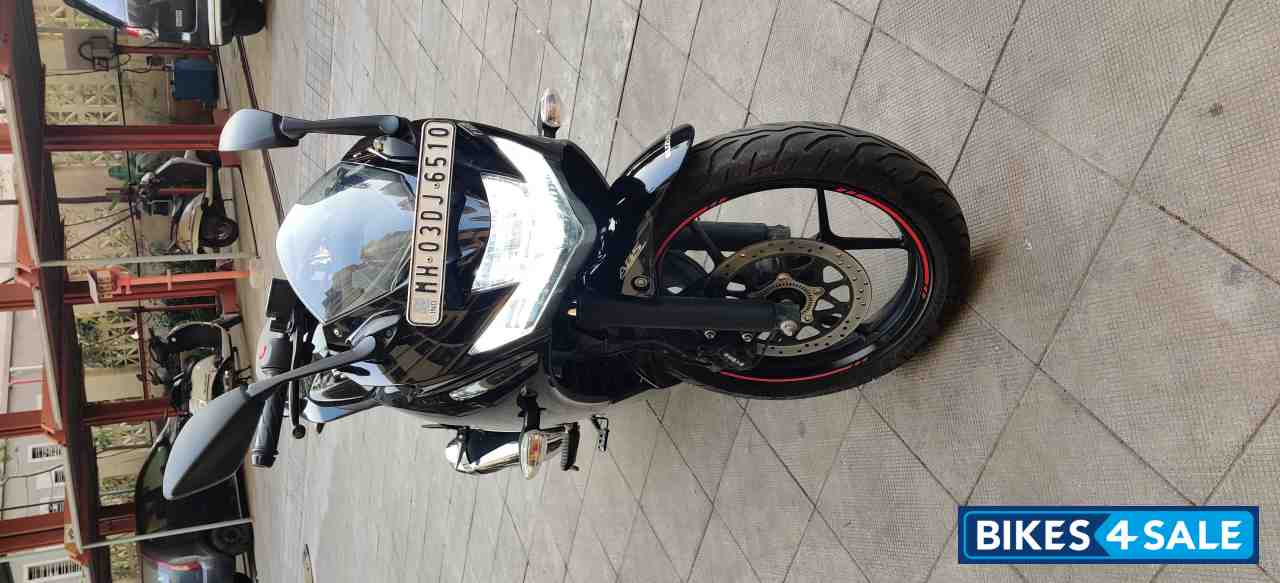 Black Suzuki Gixxer SF Fi
