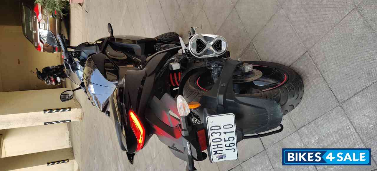 Black Suzuki Gixxer SF Fi
