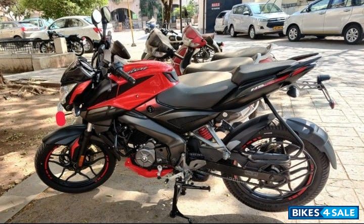 Red Bajaj Pulsar NS 160