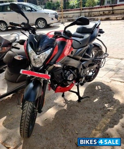 Red Bajaj Pulsar NS 160