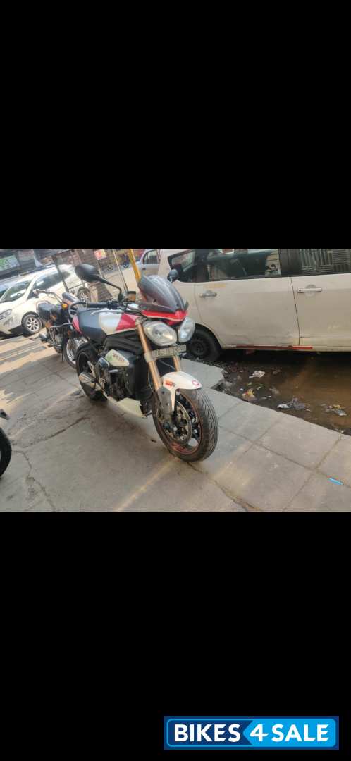 Triumph  Speed triple 1050