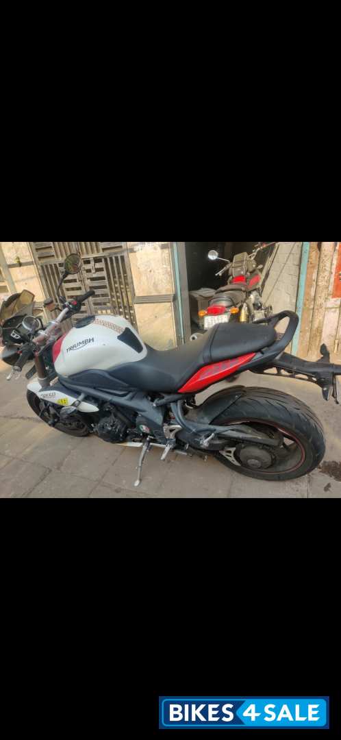 Triumph  Speed triple 1050
