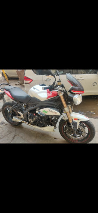 Triumph  Speed triple 1050