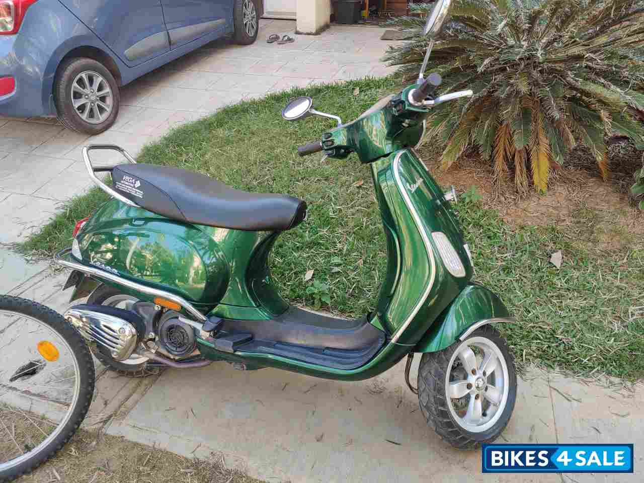 Green Vespa VXL 150
