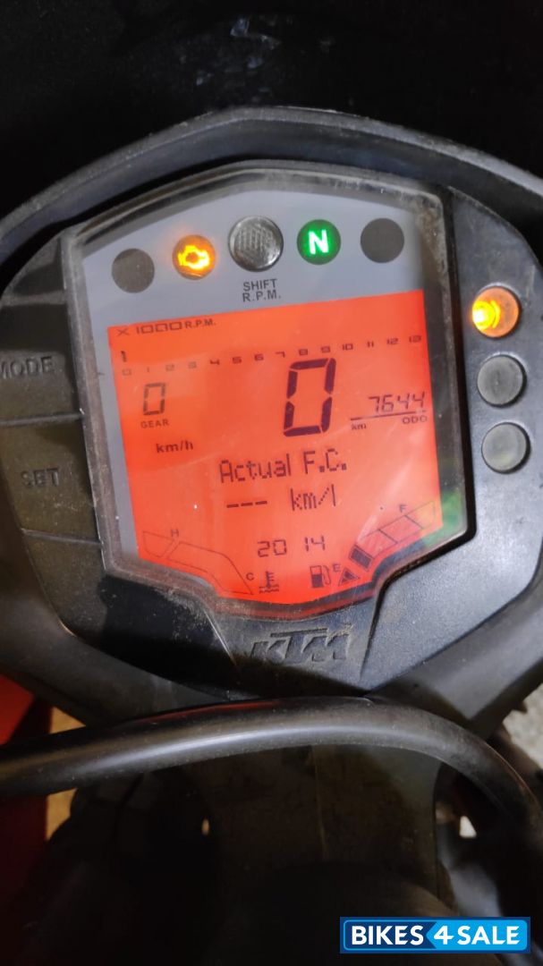 Black & White KTM RC 390 Black & White KTM RC 390