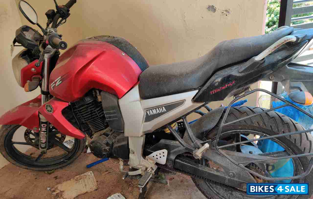 Red Yamaha FZ16