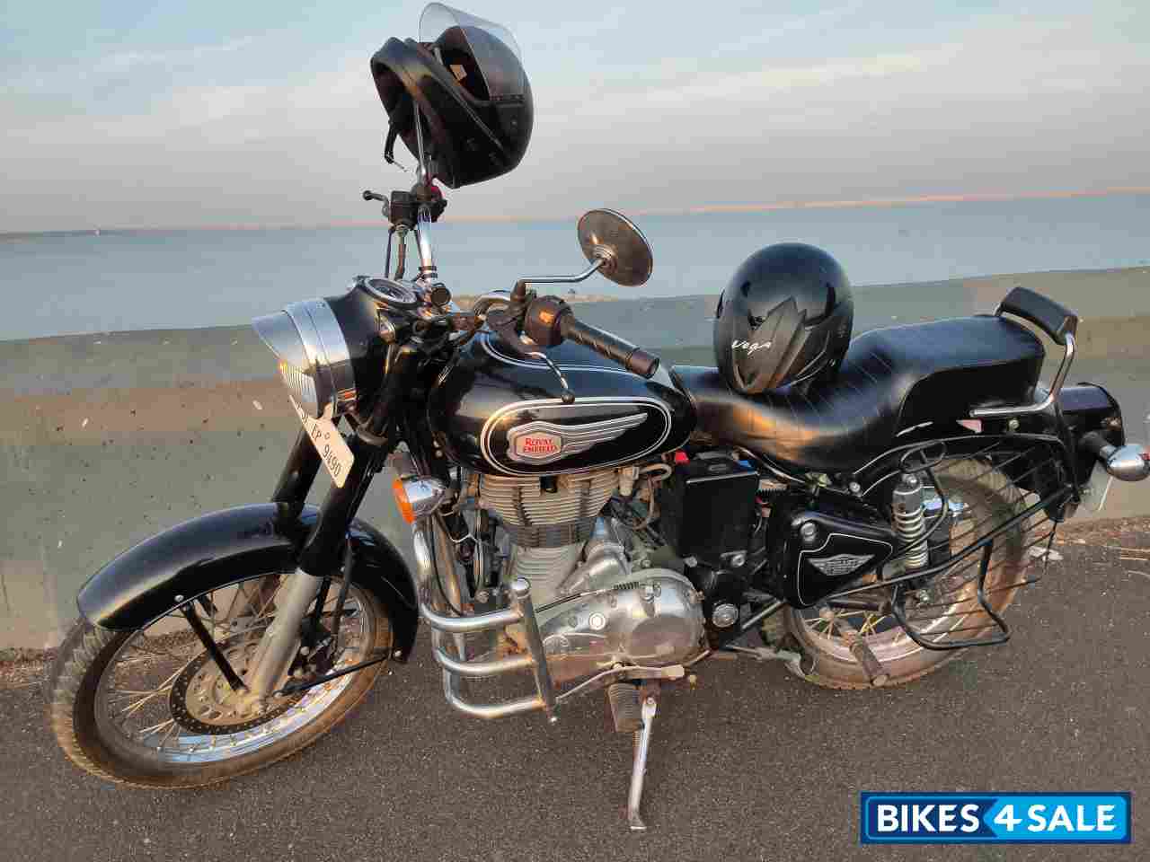 Black Royal Enfield Bullet 500