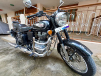 Black Royal Enfield Bullet 500