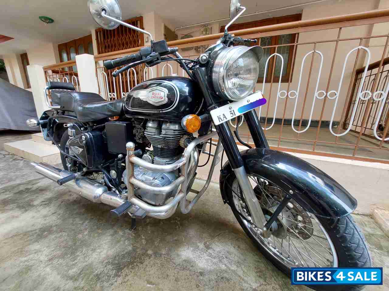 Black Royal Enfield Bullet 500