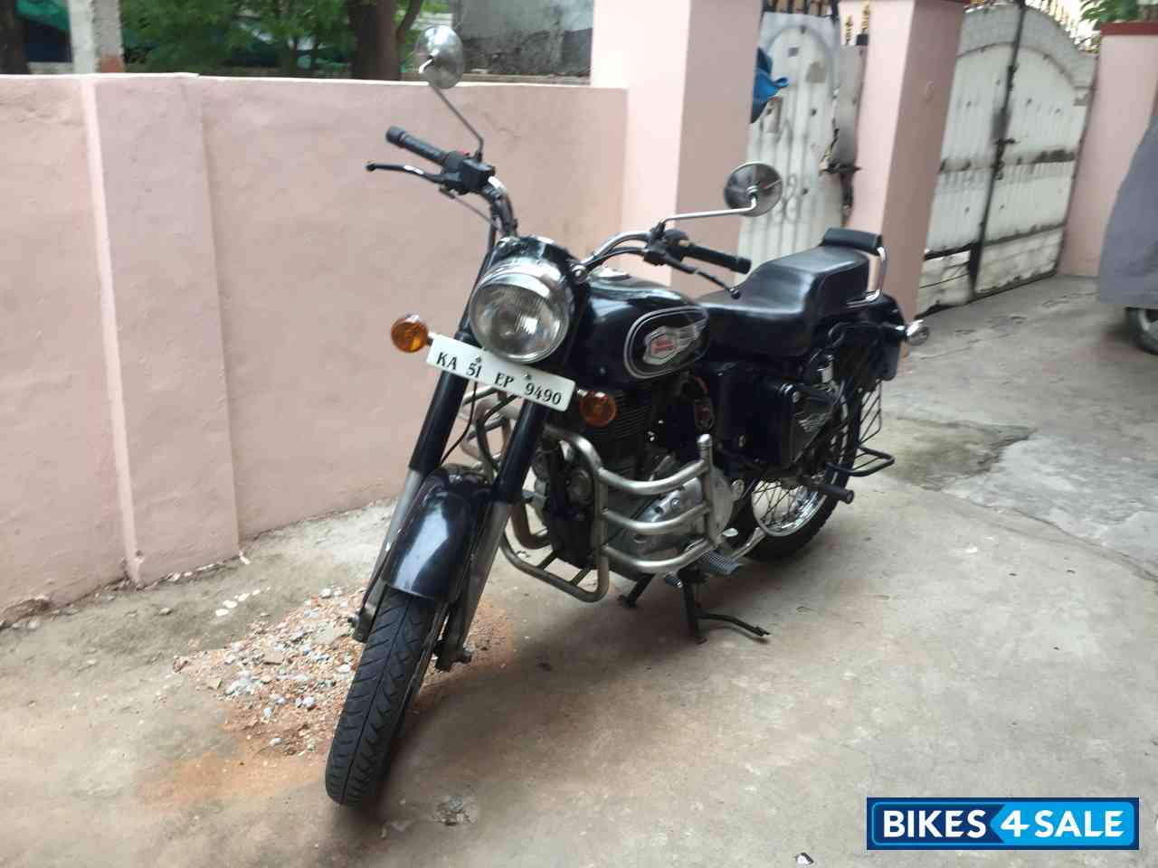 Black Royal Enfield Bullet 500